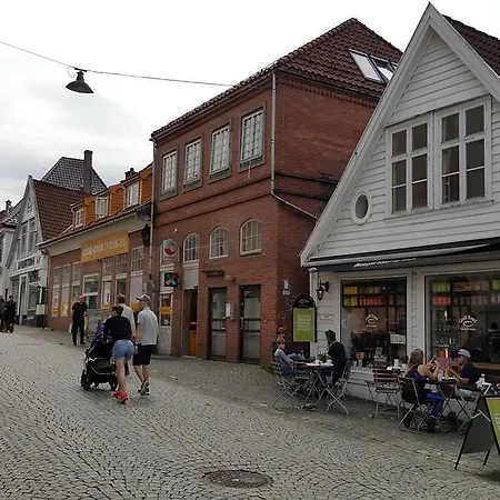 Marken Midt I Byn *